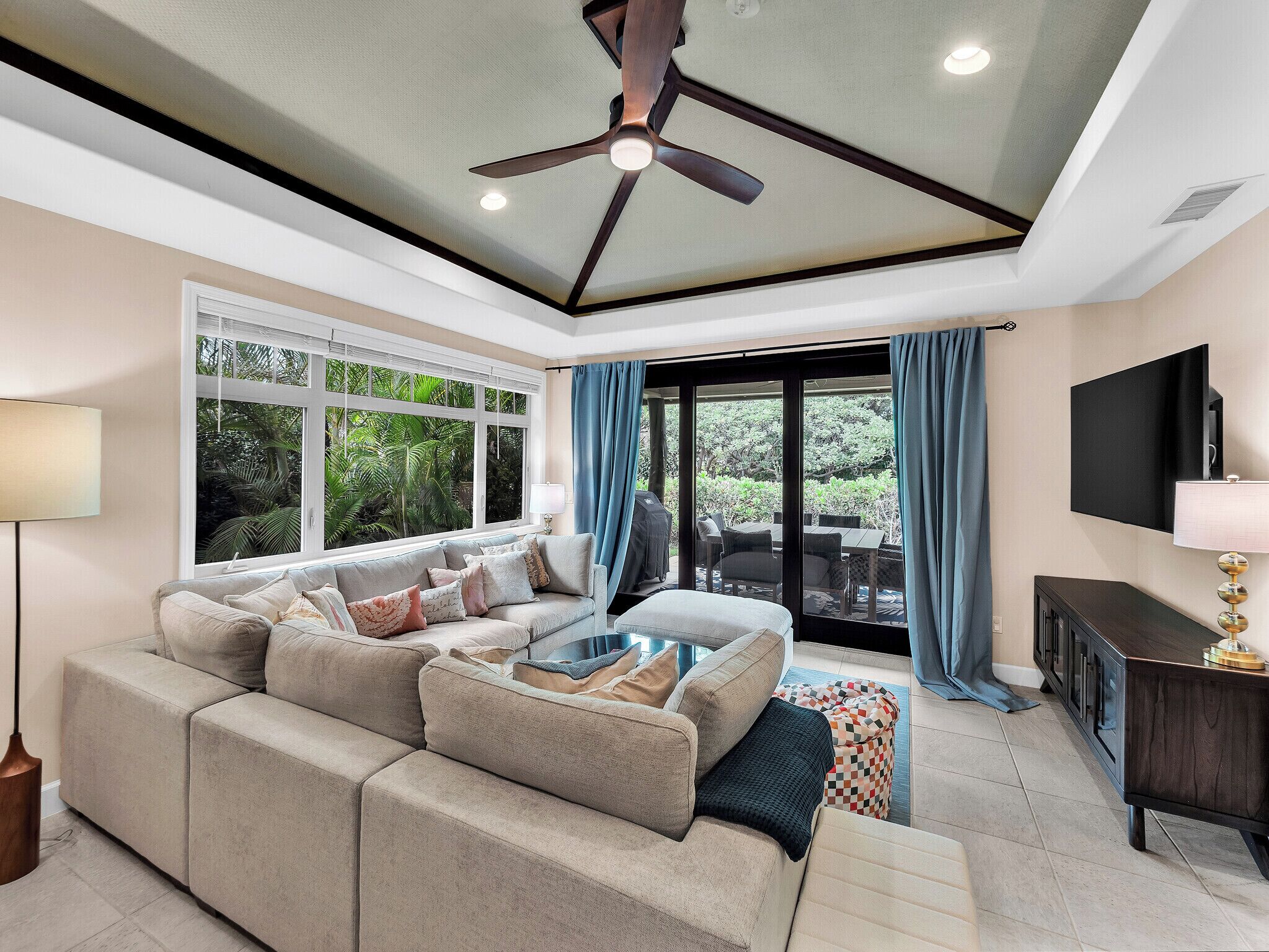 Smart TV, books, stereo