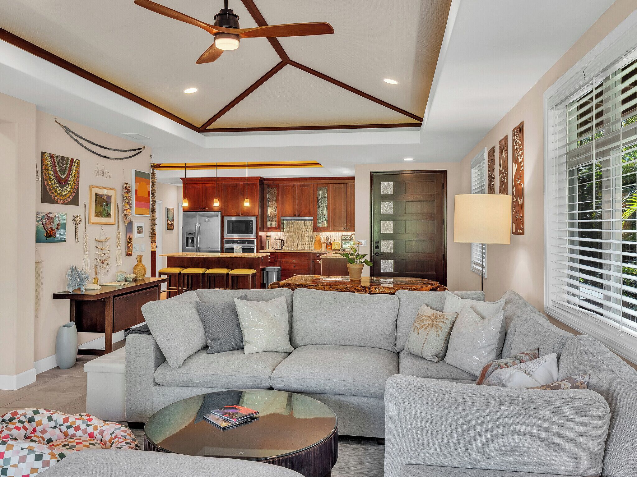 Smart TV, books, stereo