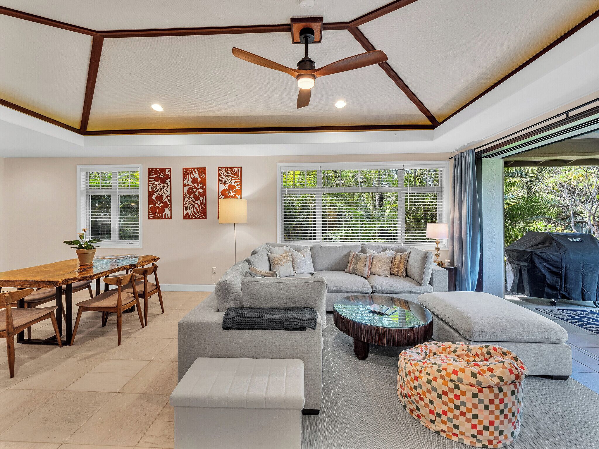 Smart TV, books, stereo