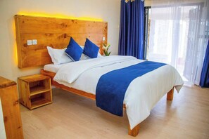 4 bedrooms, iron/ironing board, internet, bed sheets