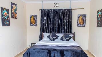 4 bedrooms, iron/ironing board, internet, bed sheets