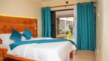 4 bedrooms, iron/ironing board, Internet, bed sheets