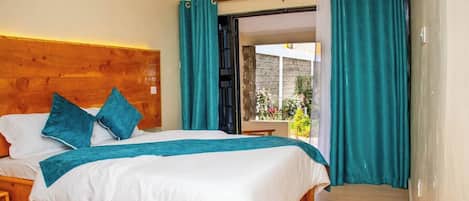 4 bedrooms, iron/ironing board, internet, bed sheets