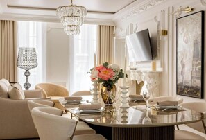 Dining - A BLEND OF CLASSIC PARISIAN CHARM WITH MODERN SOPHISTICATION NEXT TO THE LOUVRE (Paris)