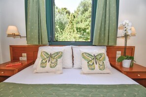 In-room safe, iron/ironing board, Internet, bed sheets - Villa Poseidon (Corfu)