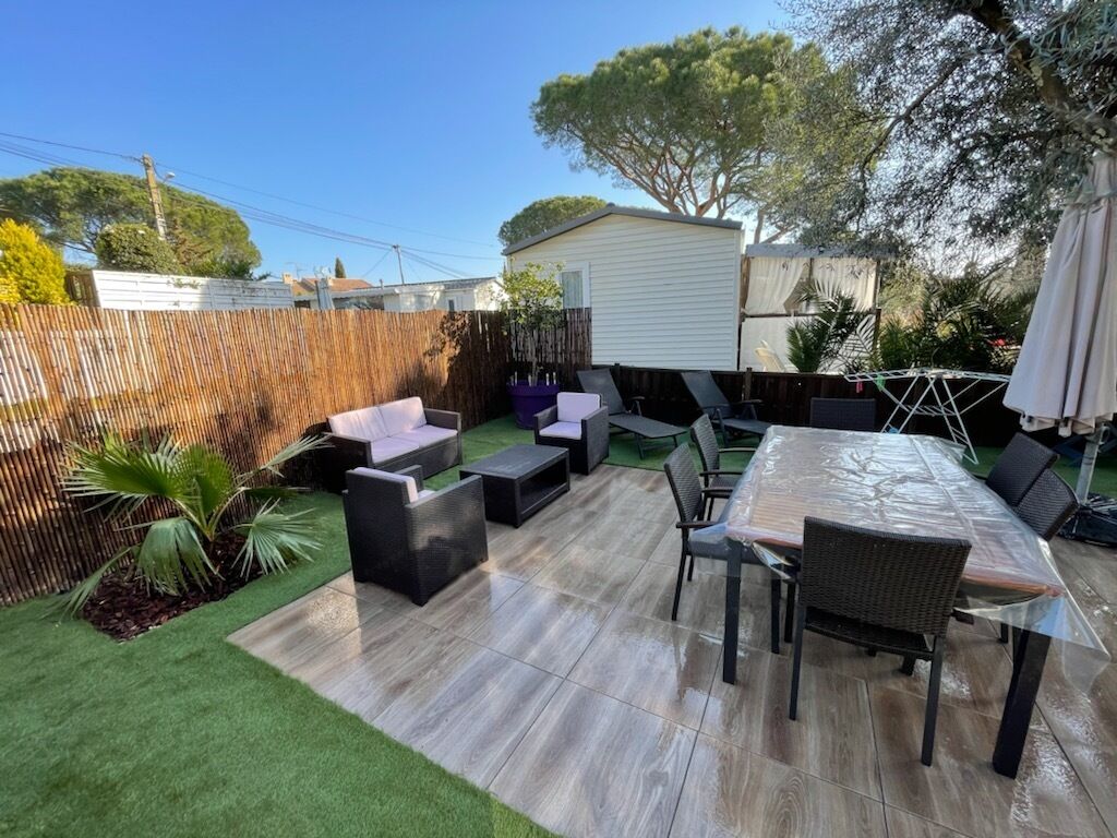 屋外ダイニングエリア