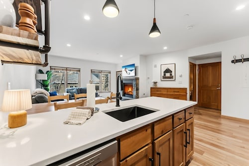 Keystone River Run Condo Steps to Gondola!