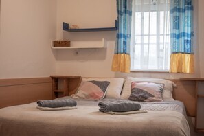 2 habitaciones, tabla de planchar con plancha, wifi y ropa de cama 