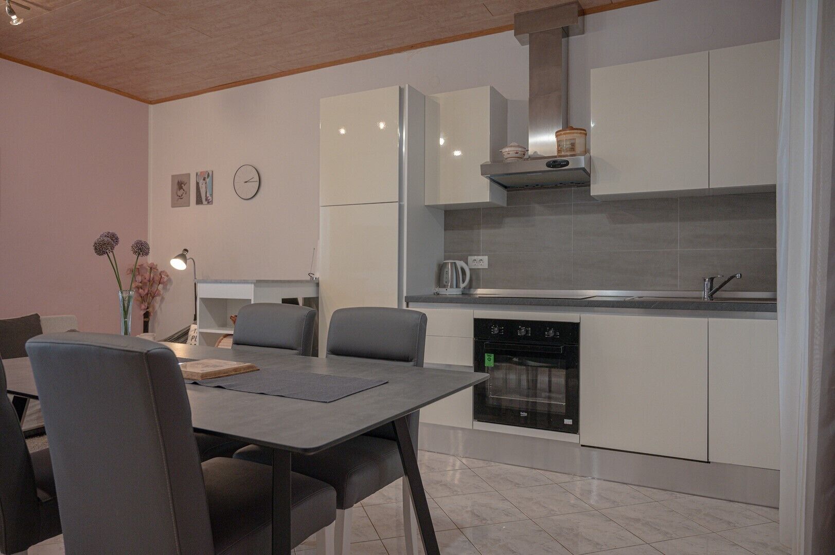 Refrigerador, horno, parrilla de estufa y lavavajillas 