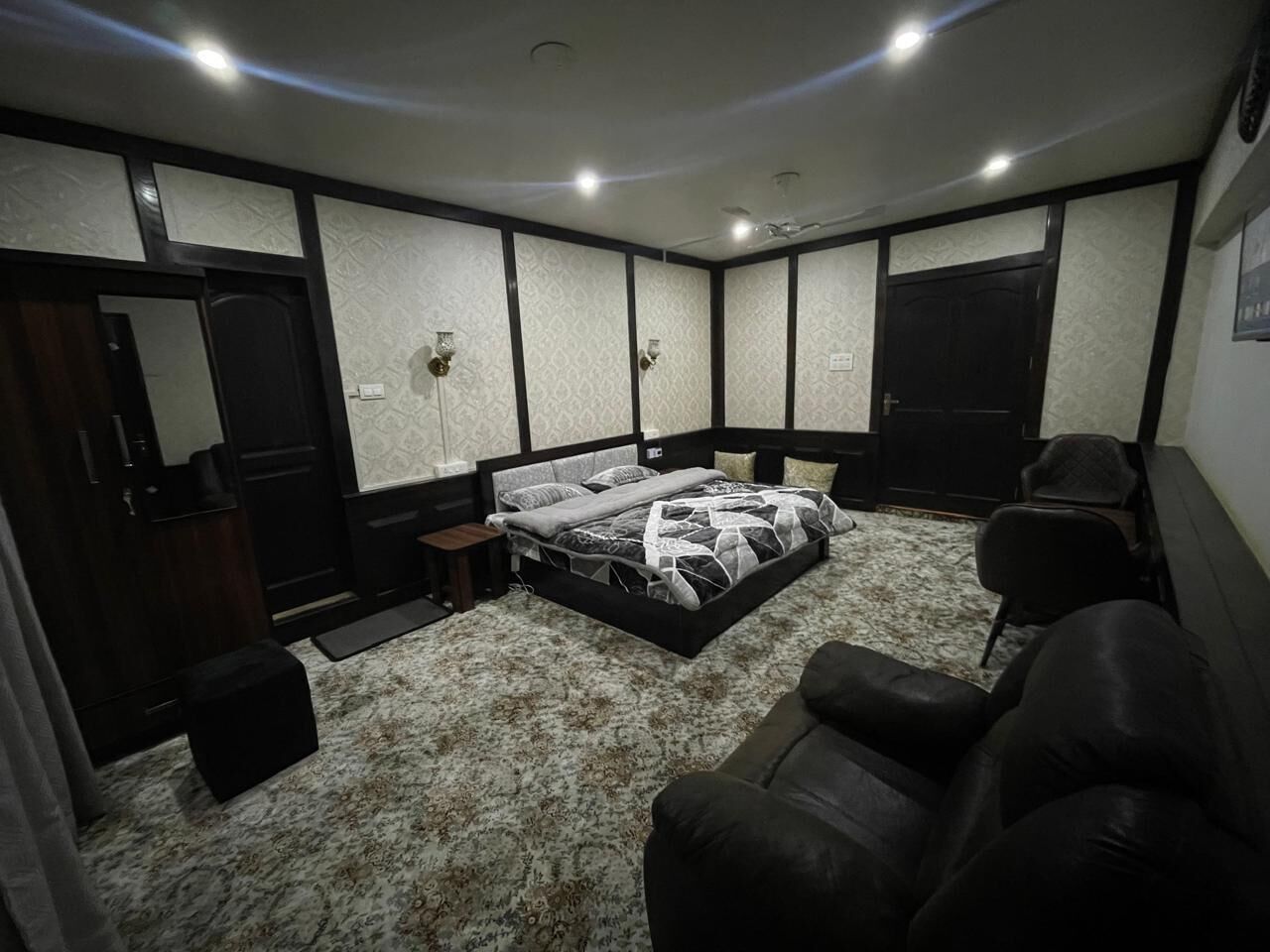 Deluxe Room | Free WiFi