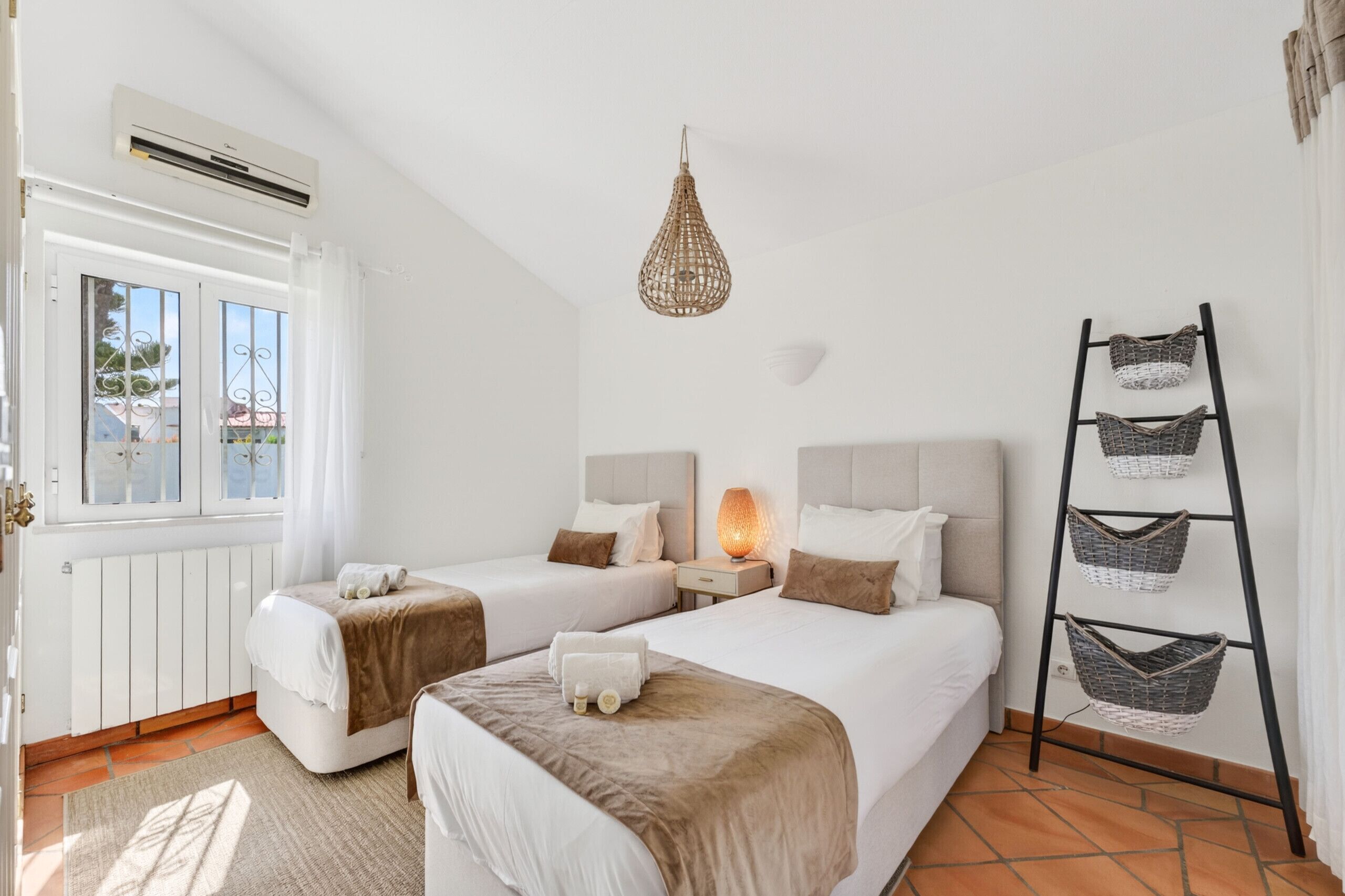 3 dormitorios, tabla de planchar con plancha, wifi gratis y ropa de cama