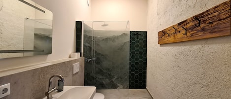 Bruser, hårtørrer, håndklæder, Toiletpapir