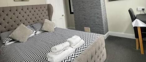 Double Room | Free WiFi