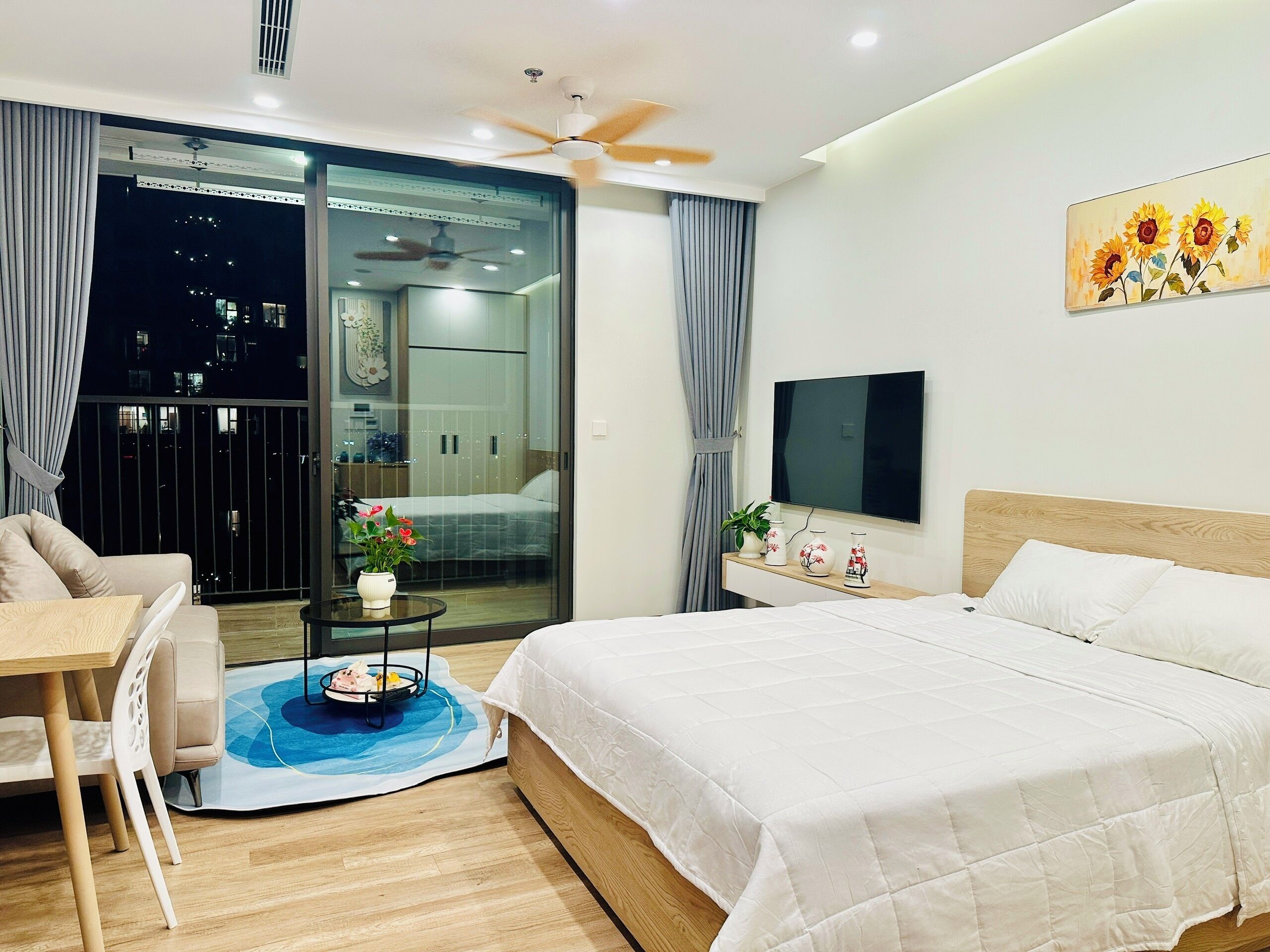 Standard-stúdíóíbúð - 1 svefnherbergi - útsýni yfir almenningsgarð | Sérhannaðar innréttingar, sérvalin húsgögn, skrifborð