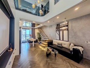 Dúplex, 1 habitación, balcón, vistas al lago | Decoración individual, mobiliario individual, escritorio