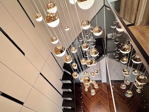 Apartamento, 3 habitaciones, balcón, vistas al lago | Decoración individual, mobiliario individual, escritorio