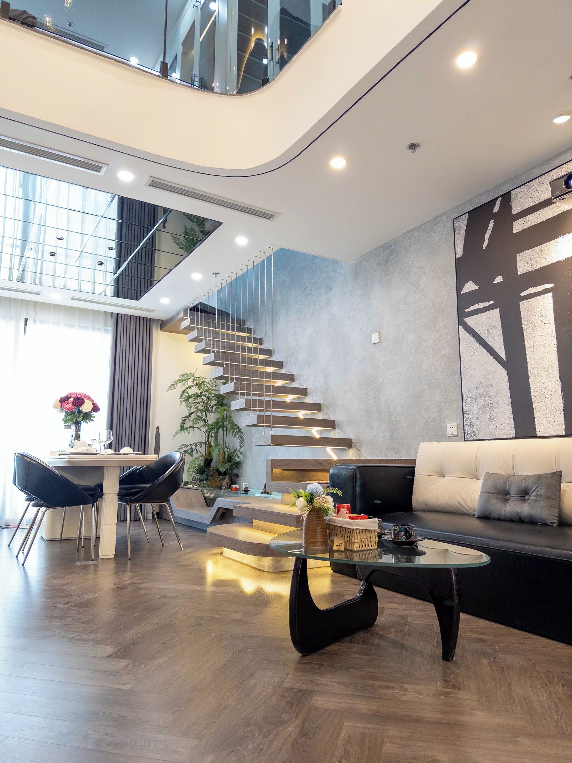 Tvíbýli - 1 svefnherbergi - svalir - útsýni yfir vatn | Sérhannaðar innréttingar, sérvalin húsgögn, skrifborð