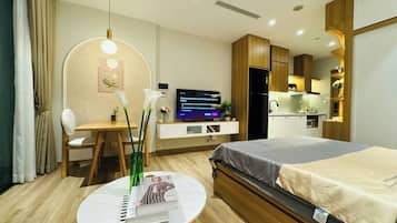 Studio, balcon, vue lac