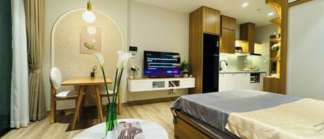 Basic Studio, Balcony, Lake View | Soundproofing, free WiFi