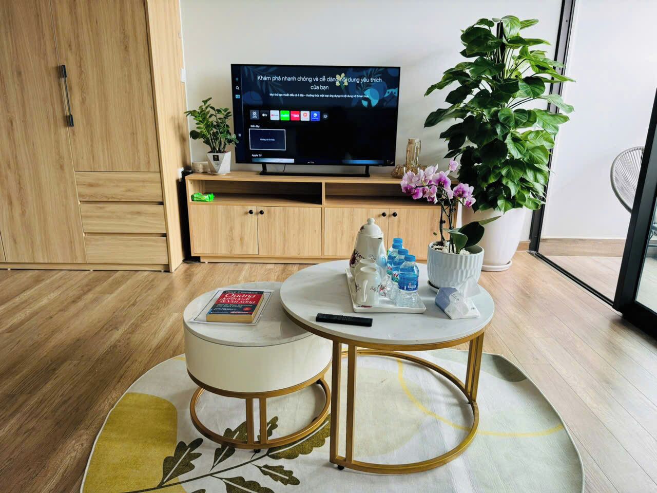 Íbúð - 1 svefnherbergi - svalir - útsýni yfir vatn | Sérhannaðar innréttingar, sérvalin húsgögn, skrifborð