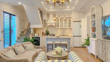 Apartment, 3 Bedrooms, Balcony, Lake View