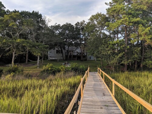Waterfront Home on tidal creek with Fishing Dock, 5 miles to Ocean Isle Beach