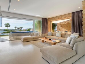 TV - Villa Zelmar Ruhe und Privatsphäre in Cala Conta by Interhome (Cala Bassa)