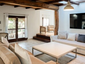 TV - Villa Calyssa in Ibiza Privater Pool Meerblick by Interhome (Ibiza/Sant Joan Bautista)