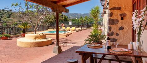 屋外ダイニングエリア