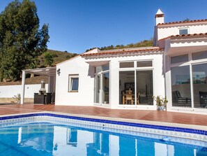 Pool - Modernes Wohnen im ländlichen Andalusien by Interhome (La Axarquía/ Torrox)
