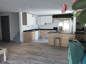 Fridge, microwave, dishwasher, cookware/dishes/utensils - Haus Alhamar by Interhome (Huelva/Punta Umbria/Mazagón)