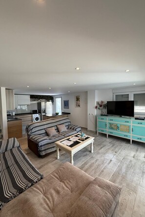 TV - Haus Alhamar by Interhome (Huelva/Punta Umbria/Mazagón)