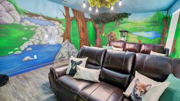 Smart-TV, Videospiele, Tischfußball, Bücher