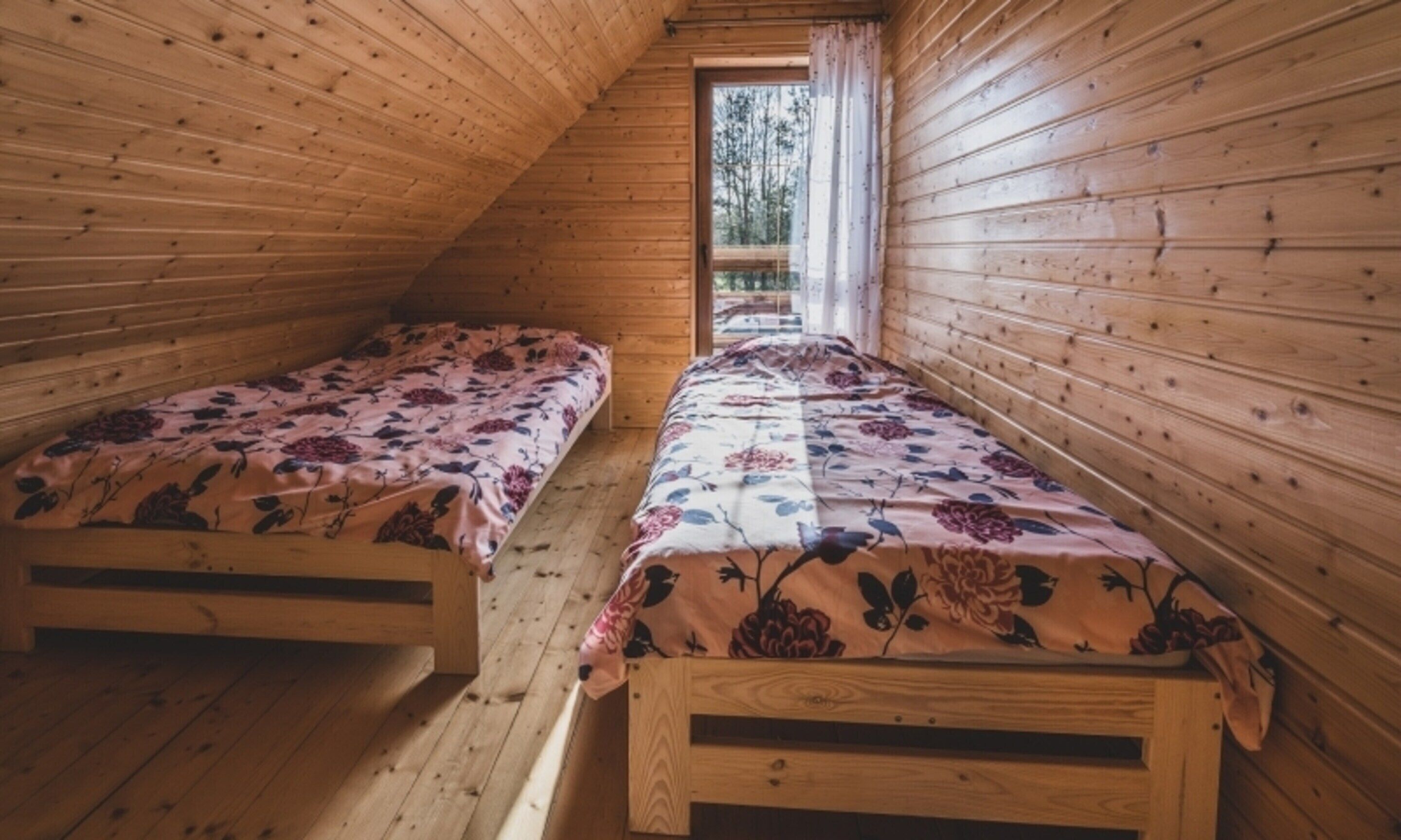 House | 3 bedrooms, individually furnished, iron/ironing board, bed sheets