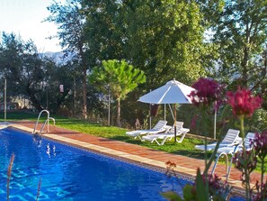 Pool - Gemütliches Haus mit toller Aussicht by Interhome (Valor)