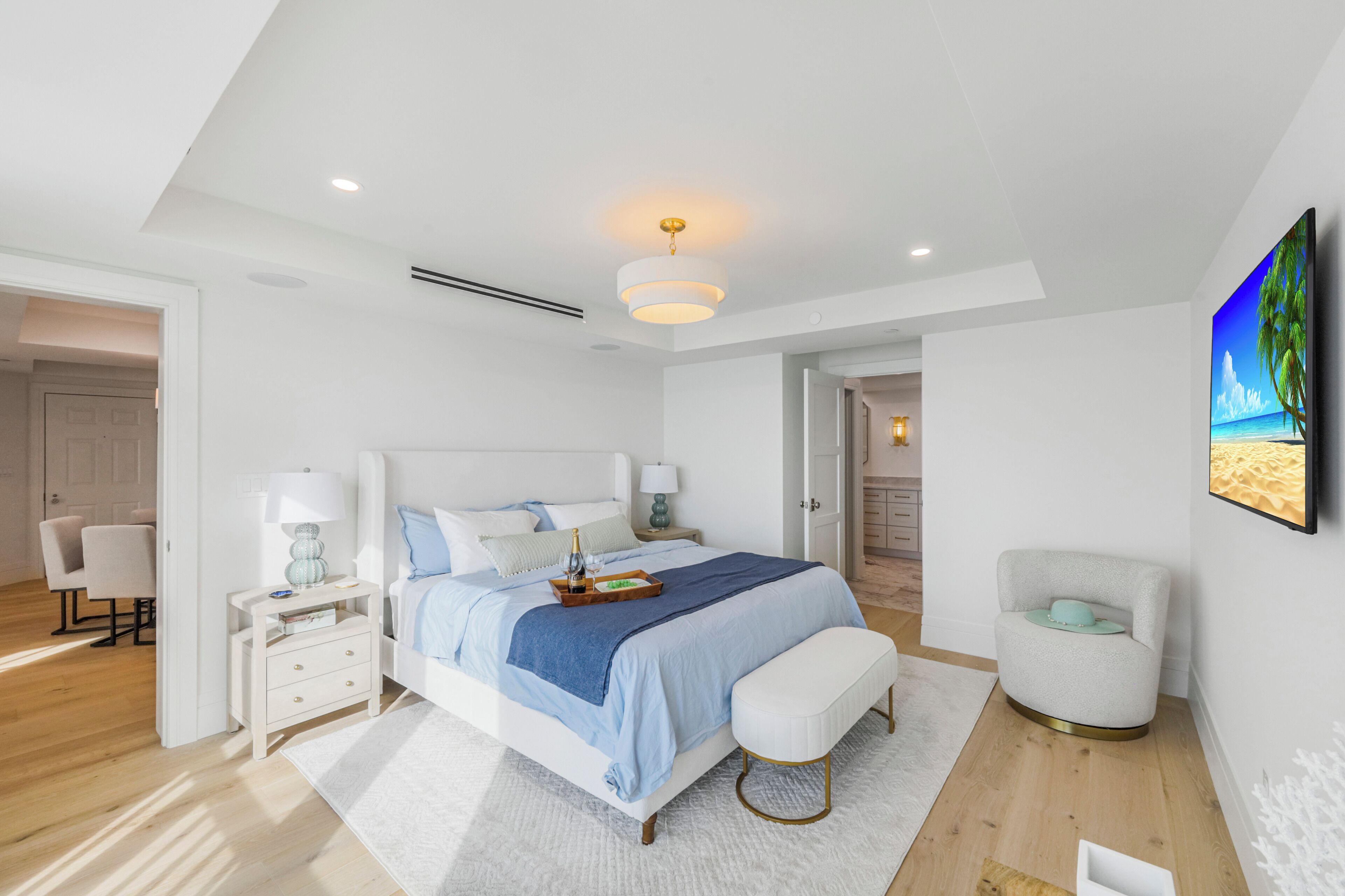 3 slaapkamers, een strijkplank/strijkijzer, wifi, beddengoed