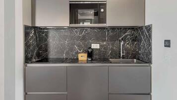 Kühlschrank, Mikrowelle, Toaster