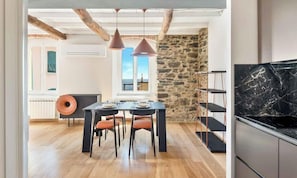 Dining - If you are looking for a modern, welcoming place in a strategic position in the heart of the Cinque Terre, the Lover's Lane 1 apartment in Riomaggiore is the perfect choice for you!Modern and fully furnished and renovated apartment, next to the Riomaggio (Riomaggiore)