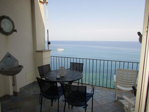 Outdoor dining - Lara-Terrasse by Interhome (Cefalù)