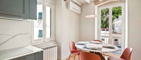 تناول الطعام