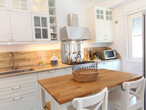 Fridge, microwave, oven, dishwasher - Studio für 10 Personen in Cefalù, Sizilien (Nordküste von Sizilien) by Interhome (Cefalù)