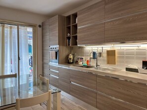Fridge, oven, cookware/dishes/utensils - Wohnung "Etna Marine Garden" by Interhome (Mascali)