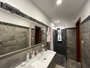 Towels - Wohnung "Etna Marine Garden" by Interhome (Mascali)