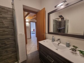 Bathroom - DownTown House bei Holiday World by Interhome (Palermo)