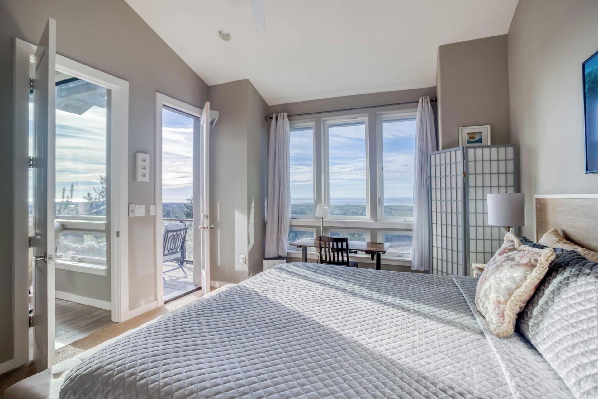 Desk, free WiFi, bed sheets