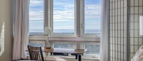 Bureau, Wi-Fi gratuit, draps fournis