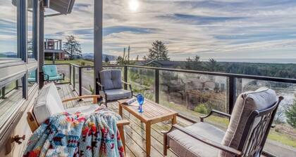 Luxurious Townhouse with Access to Clubhouse, Pool, Mini-Golf, and More!