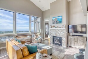 Smart TV, fireplace, DVD player, books