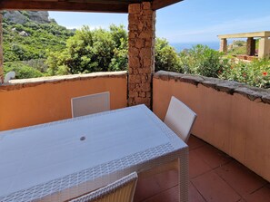 Outdoor dining - Dreizimmerwohnung mit Panoramablick in Costa Paradiso by Interhome (Costa Paradiso)