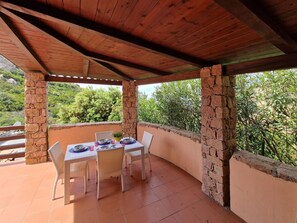Outdoor dining - Dreizimmerwohnung mit Panoramablick in Costa Paradiso by Interhome (Costa Paradiso)